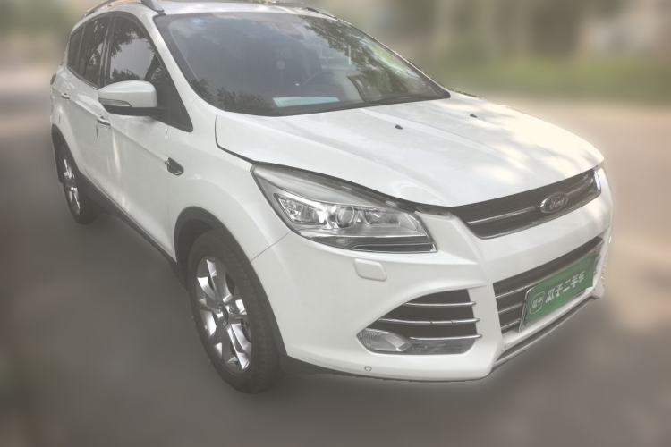 Used Ford Kuga 2015 2.0L GTDi Four-Wheel-Drive Sport Model Front Right 45 Deg