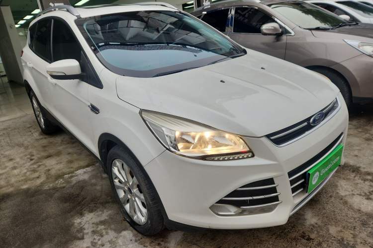Used Ford Kuga 2015 1.5L GTDi Two-Wheel Drive Fashion Edition Front Right 45 Deg
