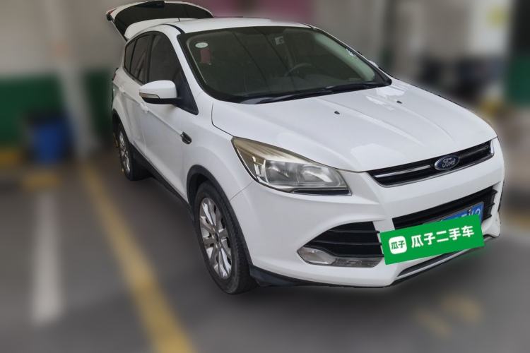 Used Ford Kuga 2015 1.5L GTDi Two-Wheel-Drive Comfort Model Front Right 45 Deg