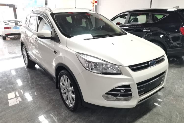 Used Ford Kuga 2015 2.0L GTDi Four-Wheel Drive Elite Model Front Right 45 Deg