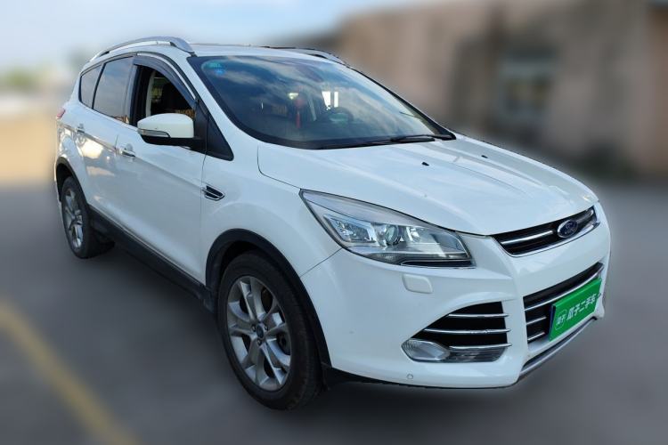 Used Ford Kuga 2015 2.0L GTDi Four-Wheel-Drive Sport Model Front Right 45 Deg