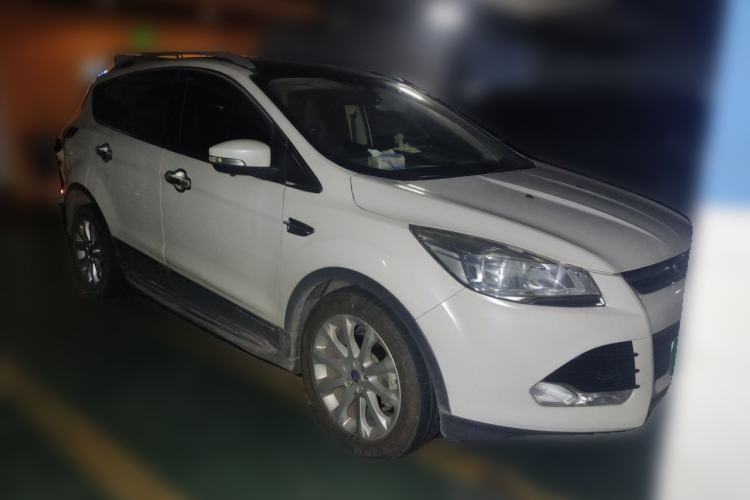 Used Ford Kuga 2015 1.5L GTDi Two-Wheel-Drive Comfort Model Front Right 45 Deg