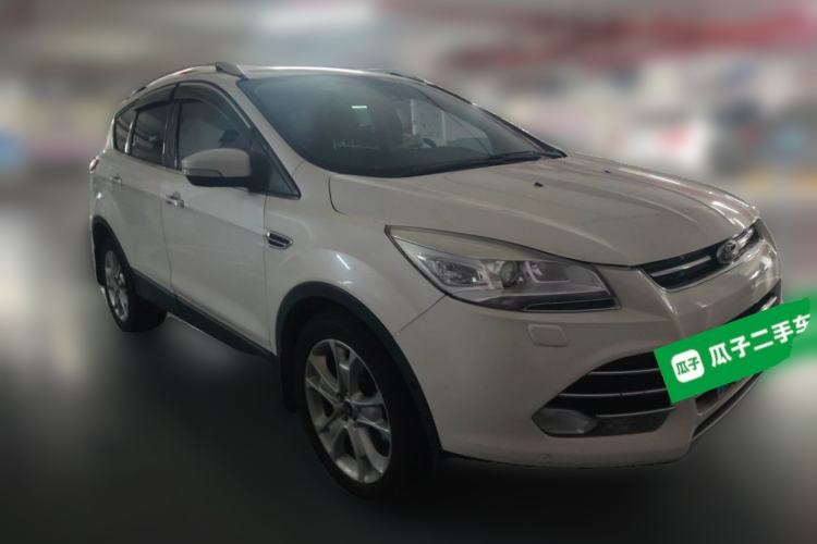 Used Ford Kuga 2015 2.0L GTDi Four-Wheel-Drive Sport Model Front Right 45 Deg