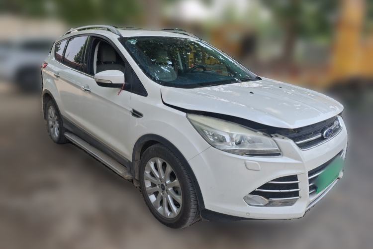 Used Ford Kuga 2015 2.0L GTDi Four-Wheel-Drive Sport Model Front Right 45 Deg