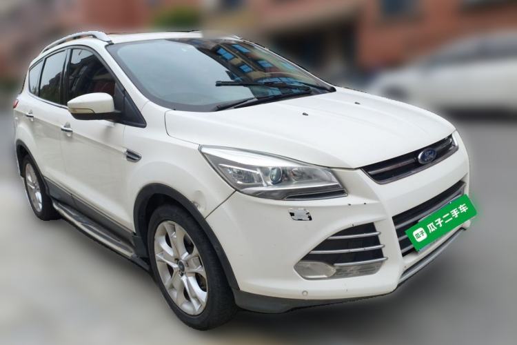 Used Ford Kuga 2015 2.0L GTDi Four-Wheel-Drive Sport Model Front Right 45 Deg