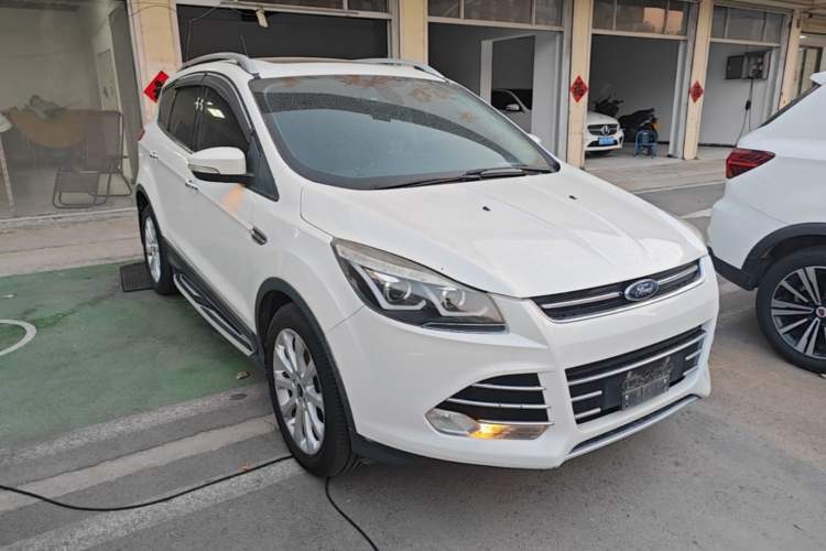 Used Ford Kuga 2015 1.5L GTDi Four-Wheel-Drive Elite Model Front Right 45 Deg