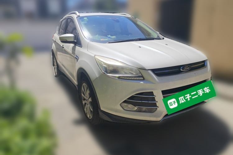 Used Ford Kuga 2015 1.5L GTDi Four-Wheel-Drive Elite Model Front Right 45 Deg