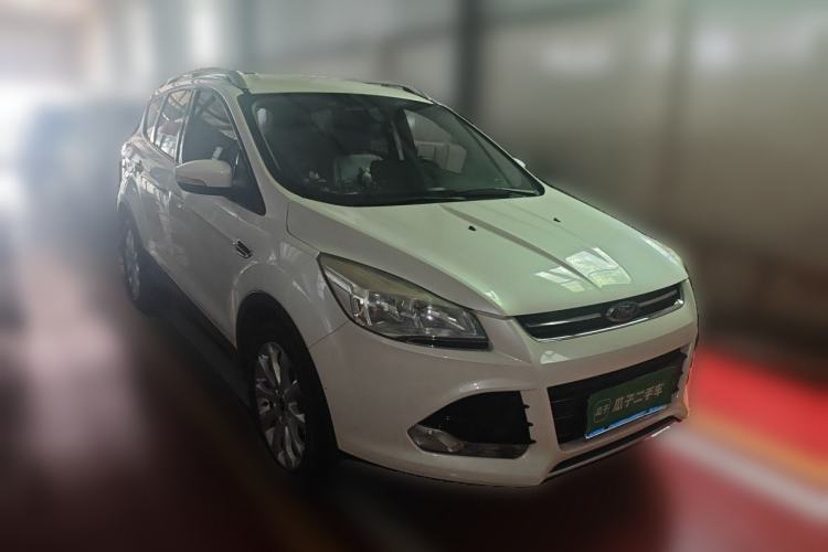 Used Ford Kuga 2015 1.5L GTDi Two-Wheel-Drive Comfort Model Front Right 45 Deg