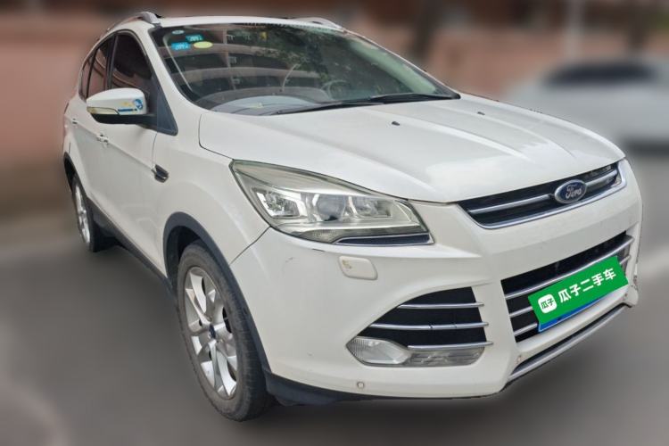 Used Ford Kuga 2015 2.0L GTDi Four-Wheel-Drive Sport Model Front Right 45 Deg