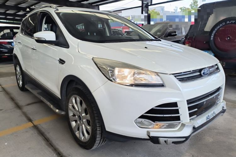 Used Ford Kuga 2015 1.5L GTDi Four-Wheel-Drive Elite Model Front Right 45 Deg