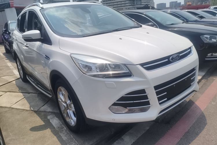 Used Ford Kuga 2015 2.0L GTDi Four-Wheel-Drive Sport Model Front Right 45 Deg