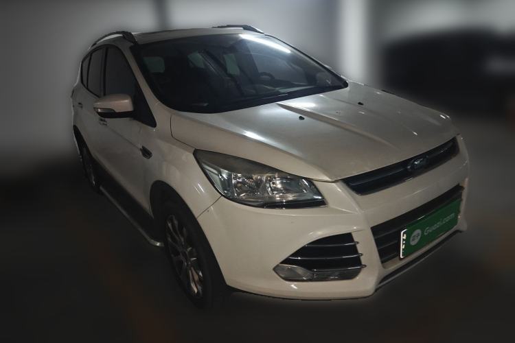 Used Ford Kuga 2015 1.5L GTDi Four-Wheel-Drive Elite Model Front Right 45 Deg