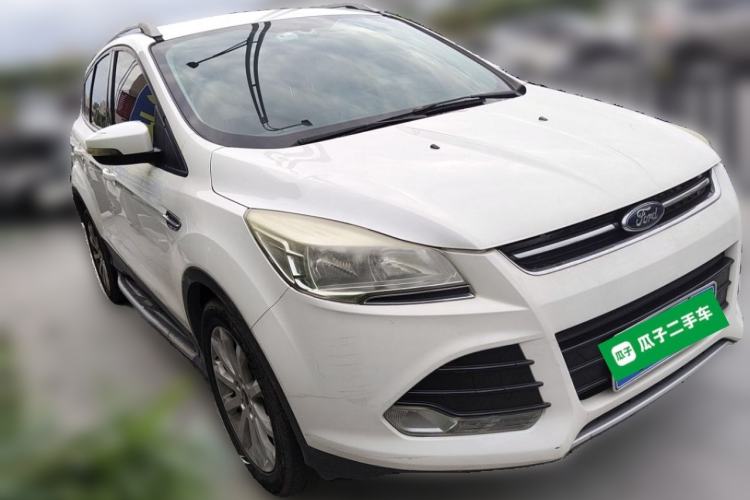 Used Ford Kuga 2015 1.5L GTDi Two-Wheel-Drive Comfort Model Front Right 45 Deg