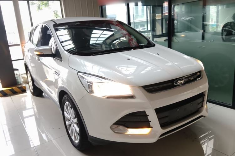 Used Ford Kuga 2015 1.5L GTDi Two-Wheel-Drive Comfort Model Front Right 45 Deg