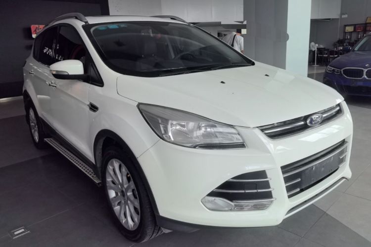 Used Ford Kuga 2015 1.5L GTDi Four-Wheel-Drive Elite Model Front Right 45 Deg