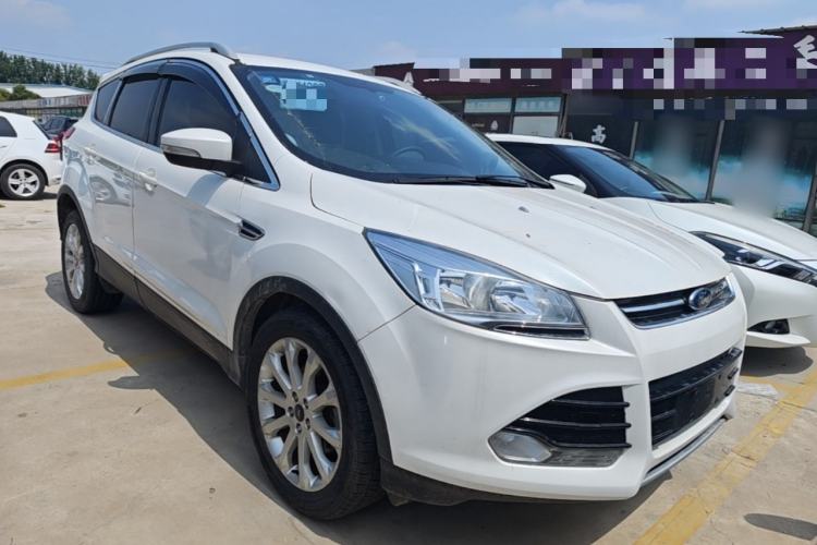Used Ford Kuga 2015 1.5L GTDi Two-Wheel-Drive Comfort Model Front Right 45 Deg
