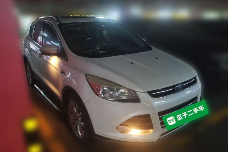 Used Ford Kuga 2015 1.5L GTDi Two-Wheel-Drive Comfort Model Front Right 45 Deg