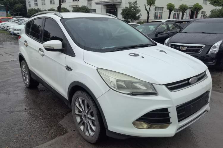 Used Ford Kuga 2015 1.5L GTDi Two-Wheel-Drive Comfort Model Front Right 45 Deg