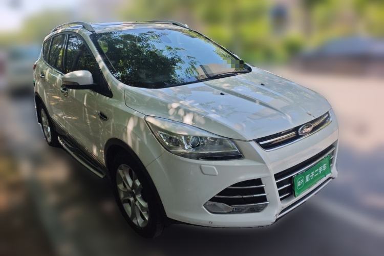 Used Ford Kuga 2015 2.0L GTDi Four-Wheel-Drive Sport Model Front Right 45 Deg