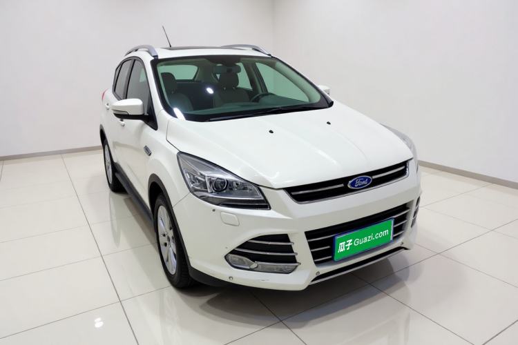 Used Ford Kuga 2015 2.0L GTDi Four-Wheel-Drive Sport Model Front Right 45 Deg