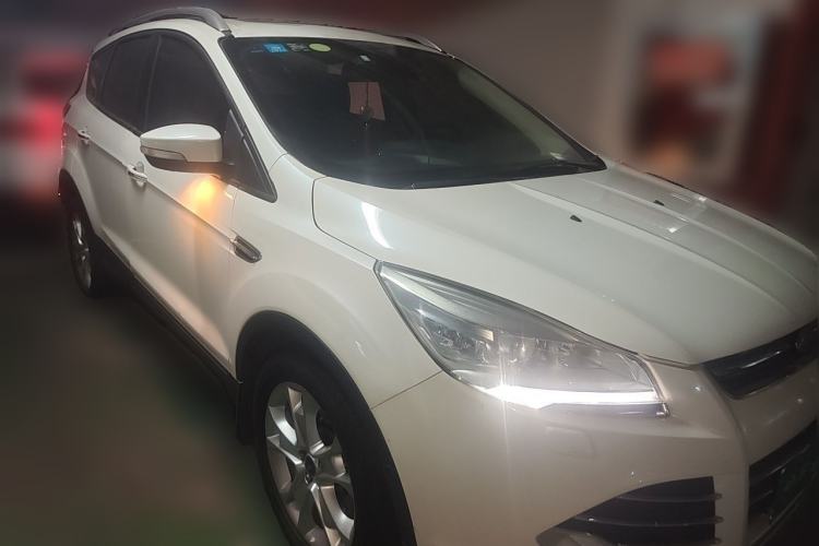 Used Ford Kuga 2015 2.0L GTDi Four-Wheel-Drive Sport Model Front Right 45 Deg