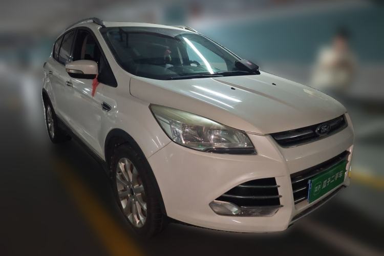 Used Ford Kuga 2015 1.5L GTDi Four-Wheel-Drive Elite Model Front Right 45 Deg