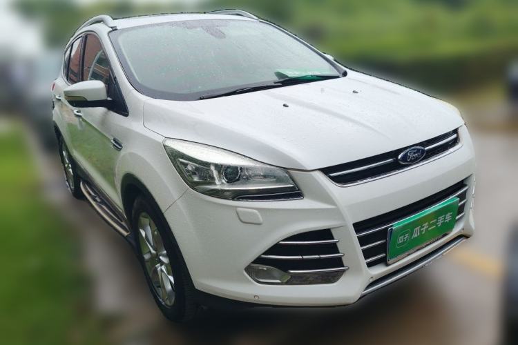 Used Ford Kuga 2015 2.0L GTDi Four-Wheel-Drive Sport Model Front Right 45 Deg