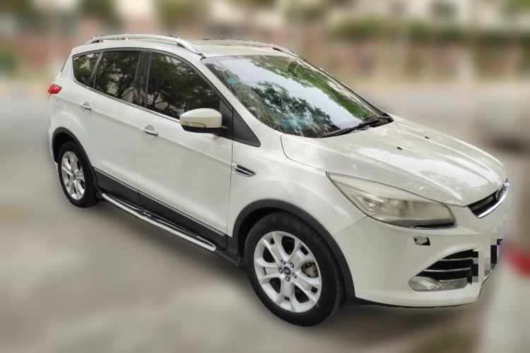 Used Ford Kuga 2015 2.0L GTDi Four-Wheel-Drive Sport Model Front Right 45 Deg