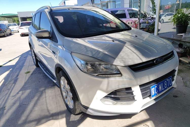 Used Ford Kuga 2015 1.5L GTDi Two-Wheel-Drive Comfort Model Front Right 45 Deg
