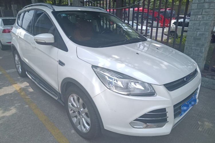 Used Ford Kuga 2015 1.5L GTDi Two-Wheel Drive Fashion Edition Front Right 45 Deg