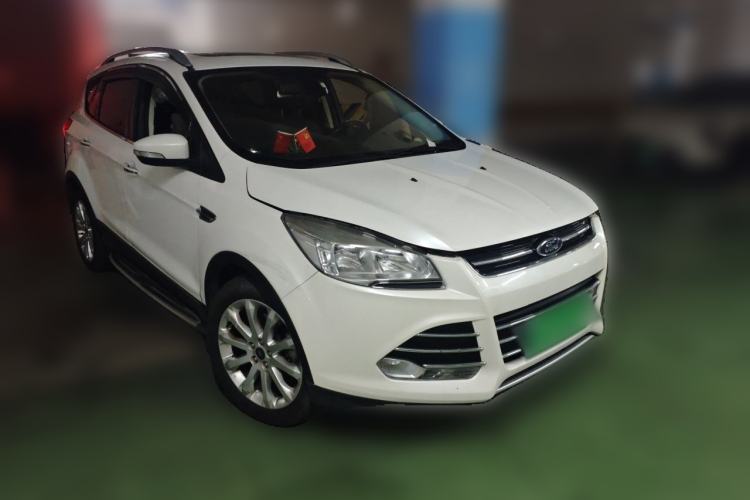 Used Ford Kuga 2015 1.5L GTDi Four-Wheel-Drive Elite Model Front Right 45 Deg
