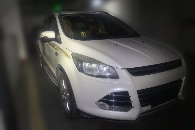 Used Ford Kuga 2015 2.0L GTDi Four-Wheel Drive Elite Model Front Right 45 Deg