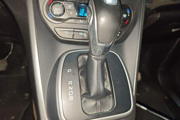 Used Ford Kuga 2015 2.0L GTDi Four-Wheel Drive Prestige Model Gear Lever