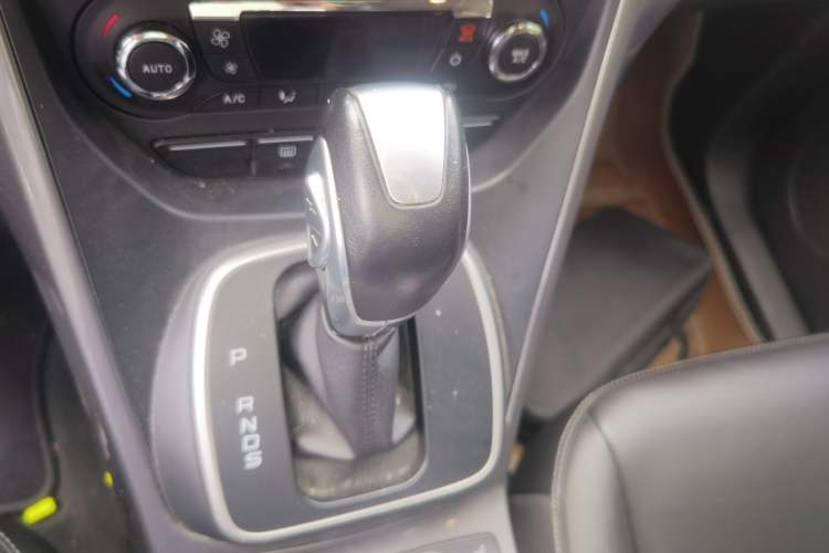 Used Ford Kuga 2015 2.0L GTDi Four-Wheel Drive Elite Model Gear Lever