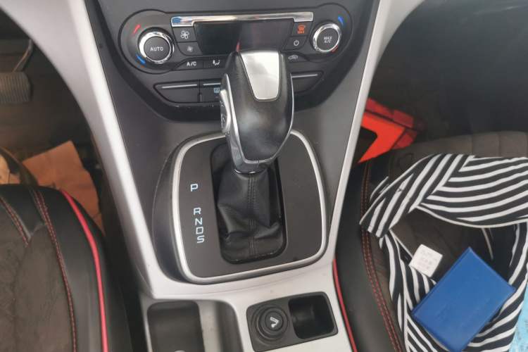 Used Ford Kuga 2015 1.5L GTDi Two-Wheel Drive Fashion Edition Gear Lever