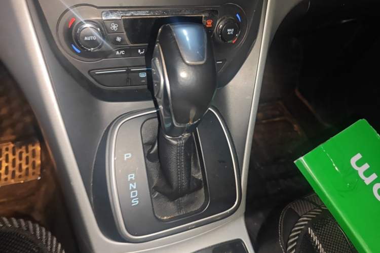 Used Ford Kuga 2015 1.5L GTDi Two-Wheel Drive Fashion Edition Gear Lever