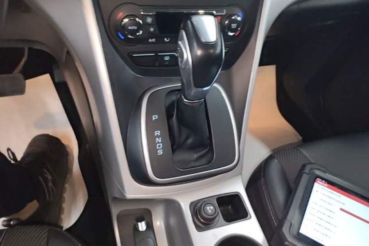 Used Ford Kuga 2015 1.5L GTDi Two-Wheel Drive Fashion Edition Gear Lever
