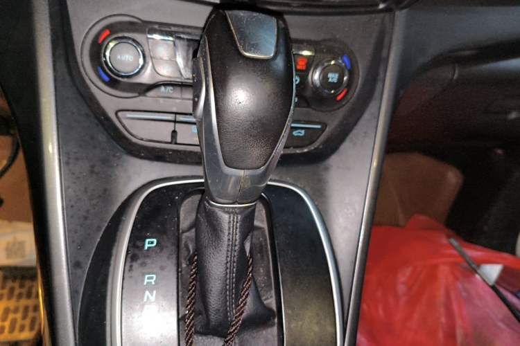 Used Ford Kuga 2015 1.5L GTDi Four-Wheel-Drive Elite Model Gear Lever