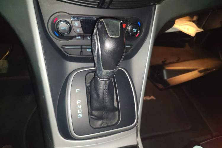 Used Ford Kuga 2015 1.5L GTDi Two-Wheel Drive Fashion Edition Gear Lever