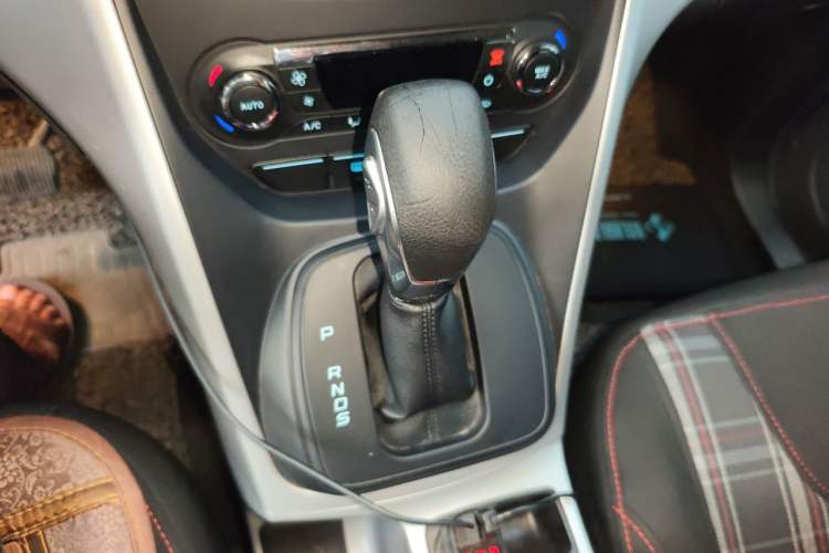 Used Ford Kuga 2015 1.5L GTDi Two-Wheel-Drive Comfort Model Gear Lever