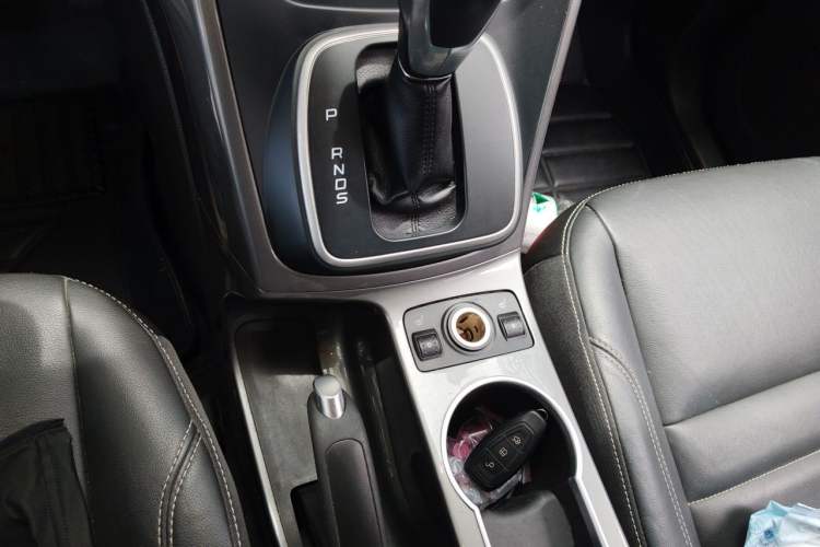 Used Ford Kuga 2015 1.5L GTDi Four-Wheel-Drive Elite Model Gear Lever
