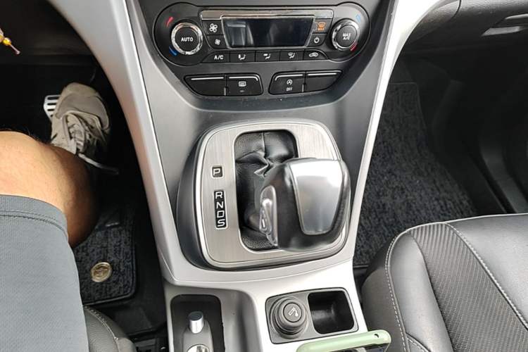 Used Ford Kuga 2015 1.5L GTDi Two-Wheel Drive Fashion Edition Gear Lever