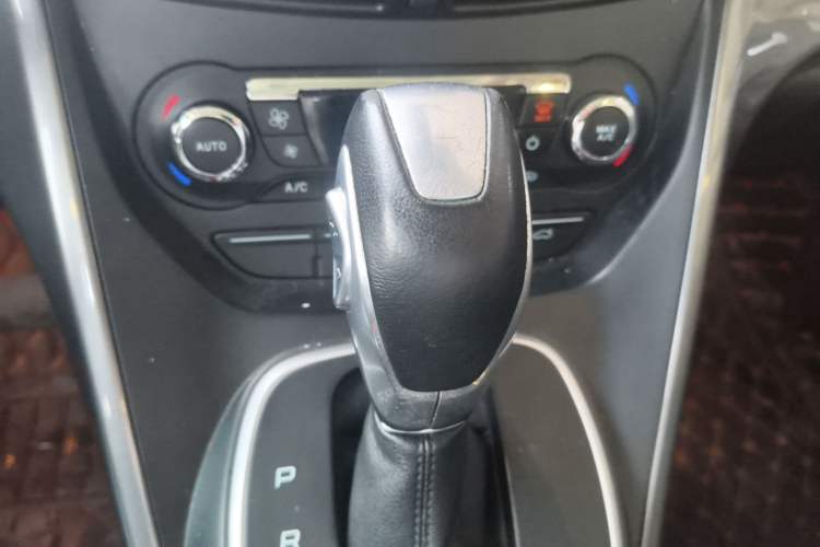 Used Ford Kuga 2015 1.5L GTDi Four-Wheel-Drive Elite Model Gear Lever