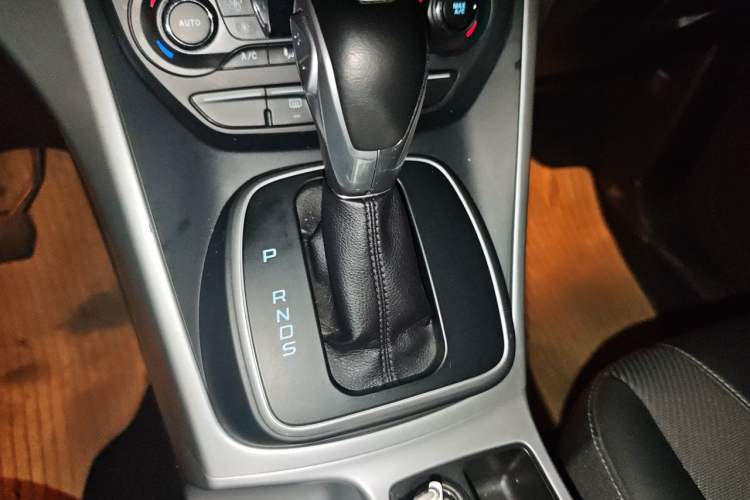 Used Ford Kuga 2015 1.5L GTDi Two-Wheel Drive Fashion Edition Gear Lever
