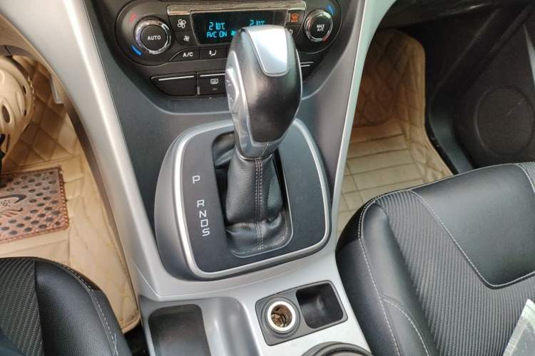 Used Ford Kuga 2015 1.5L GTDi Two-Wheel Drive Fashion Edition Gear Lever