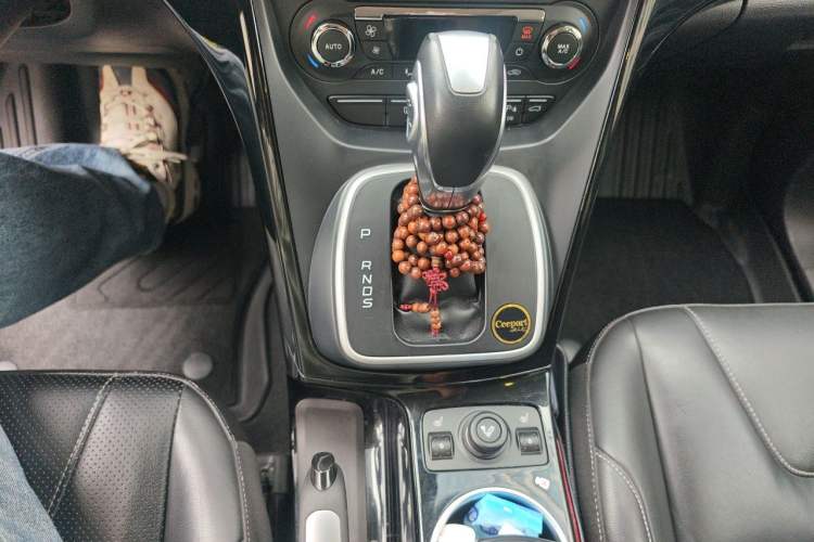 Used Ford Kuga 2015 2.0L GTDi Four-Wheel-Drive Sport Model Gear Lever