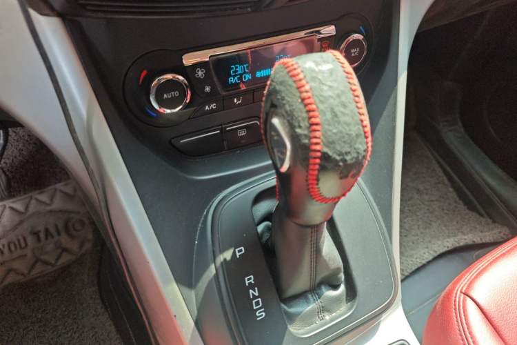 Used Ford Kuga 2015 1.5L GTDi Two-Wheel-Drive Comfort Model Gear Lever