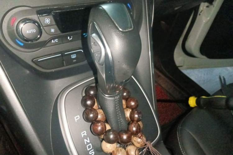 Used Ford Kuga 2015 2.0L GTDi Four-Wheel Drive Elite Model Gear Lever