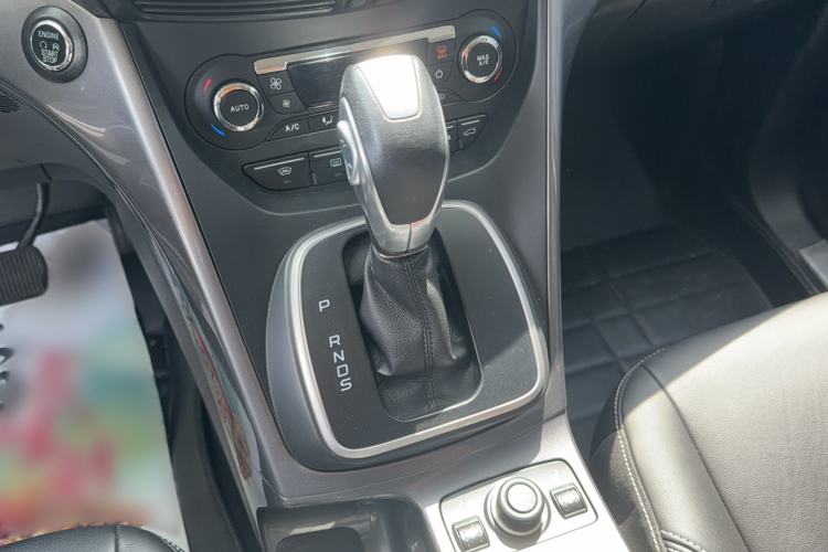 Used Ford Kuga 2015 2.0L GTDi Four-Wheel Drive Prestige Model Gear Lever