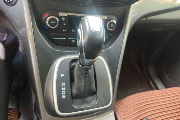 Used Ford Kuga 2015 2.0L GTDi Four-Wheel Drive Elite Model Gear Lever